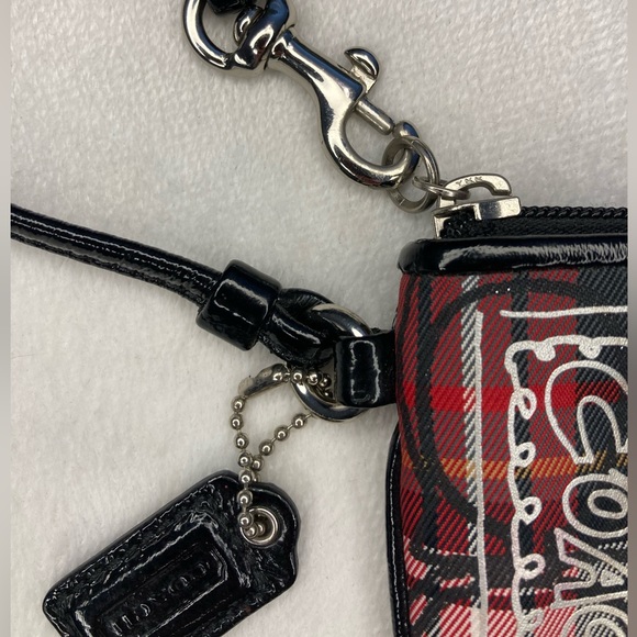 Coach Poppy Red Black Silver Glitter Tartan Plaid Zip Wristlet Patent Trim. Rare - Picture 3 of 12